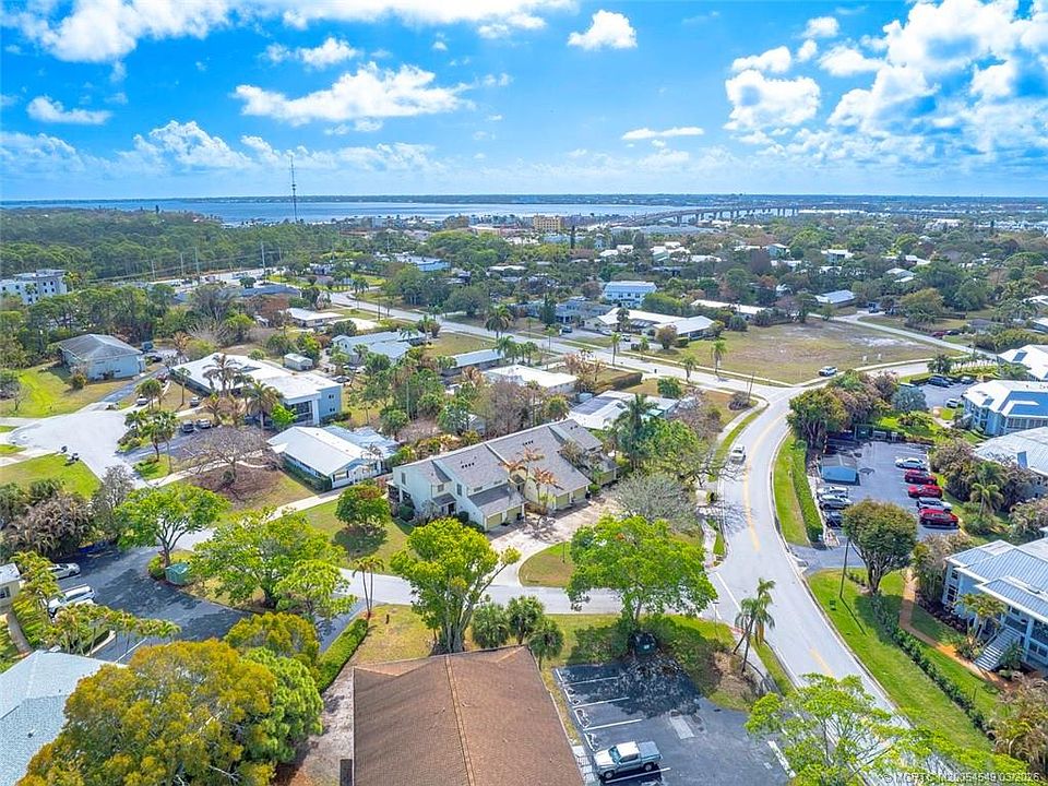 1st image of 973 NW Spruce Ridge Dr APT 3