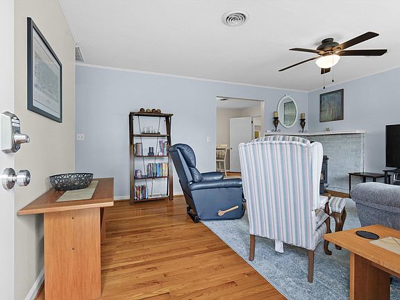 5th image of 2704 Hillbrook Dr