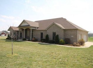 7915 W West Pointe Dr, Columbus, IN 47201