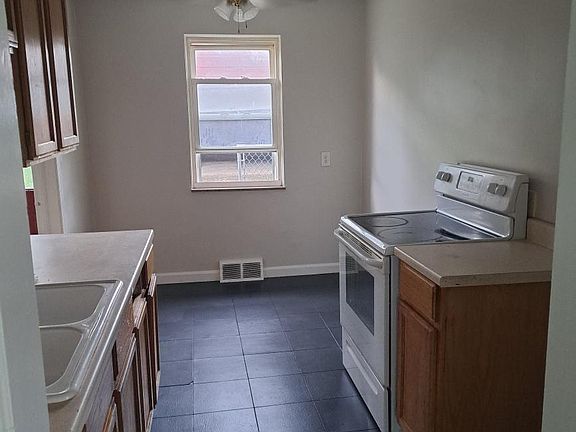 5th image of 261 E 324th St
