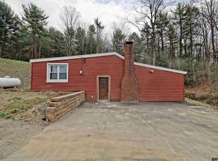 6 Rifenburg Rd, Troy, NY 12180