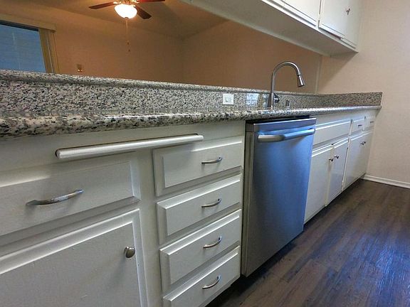 4th image of 5008 White Oak Ave #325