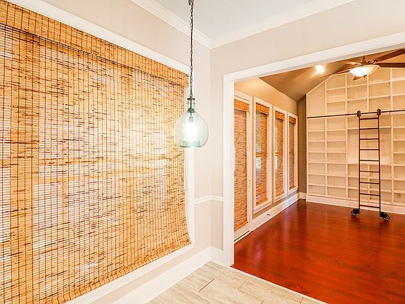 5th image of 306 Wellington Ct