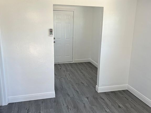 5th image of 4421 N Clark Ave #D