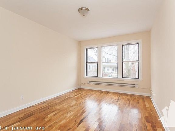 3rd image of 3933 N Janssen Ave #1813