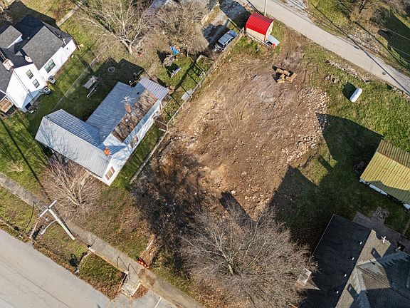 3rd image of 207 Main St
