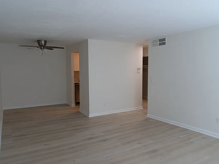 5465 Kirby Ave #13 — Photo 9