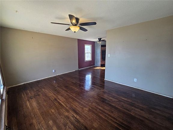 2nd image of 620 NW Village Dr