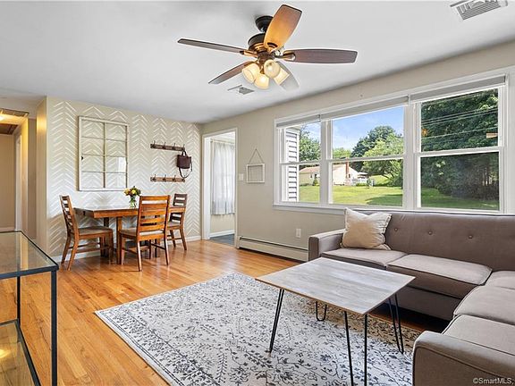 5th image of 15 Carol Dr