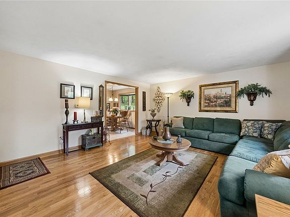 4th image of 502 Christopher Rd