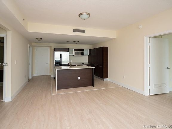 3rd image of 1900 N Bayshore Dr APT 3219