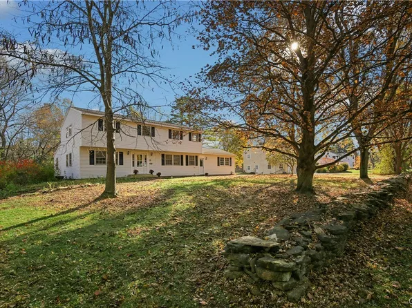 110 Foxcroft Ln, Fayetteville, NY 13066