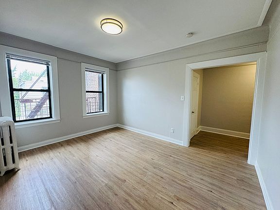 4th image of 9-11 Garrison Ave #22