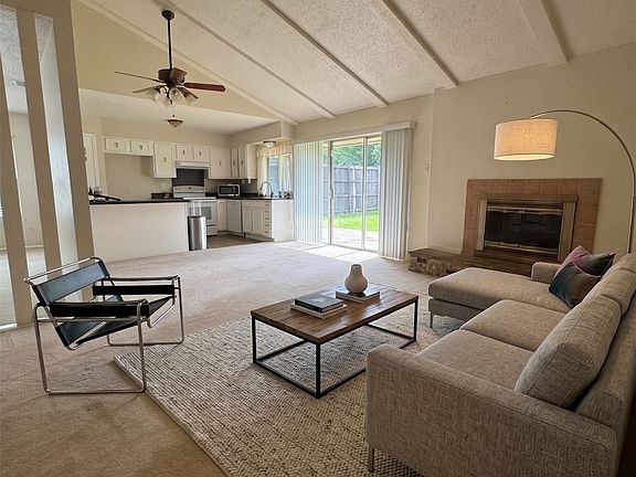 3rd image of 606 Oxford Park