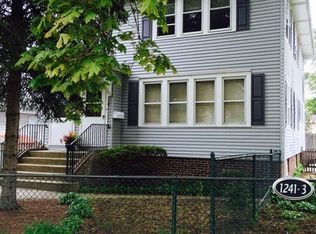 1243 N McKinley Rd, Lake Forest, IL 60045