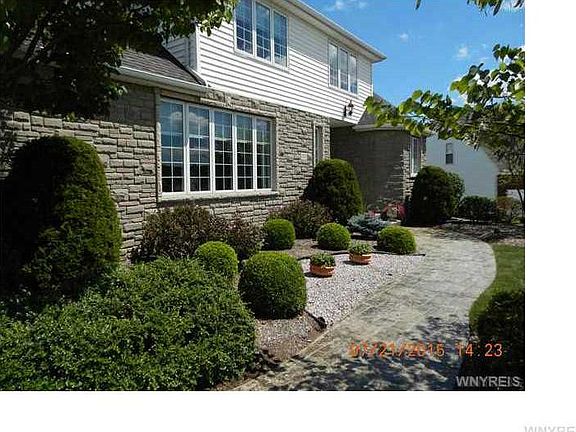 3rd image of 7275 Lakeview Ct