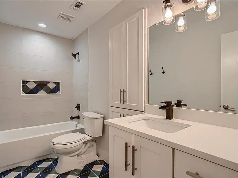 6204 Shadow Valley Dr #B — Photo 16
