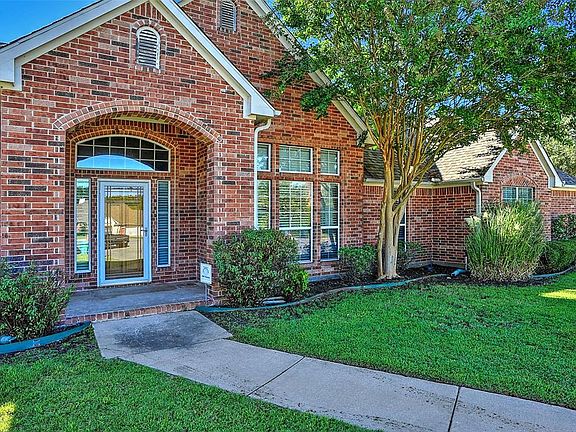 3rd image of 607 Clay Ln