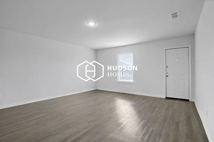 2708 William St — Photo 3