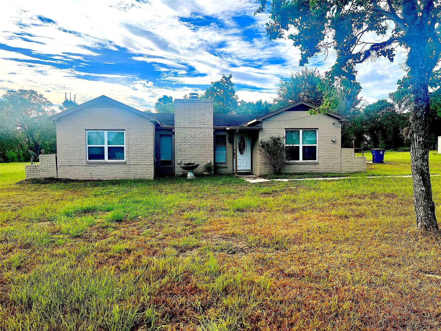 2 bed, 1.0 bath, 1191 sqft, $1,400 — Photo 1