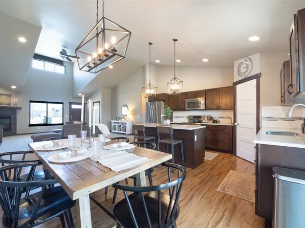 121 Scott Dr, Bozeman, MT 59718