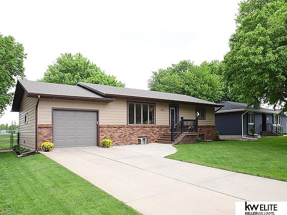 2nd image of 1612 Harre Ln