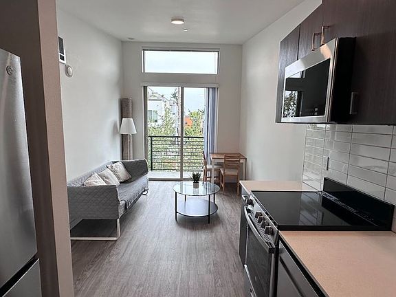 2nd image of 207 18th Ave #403