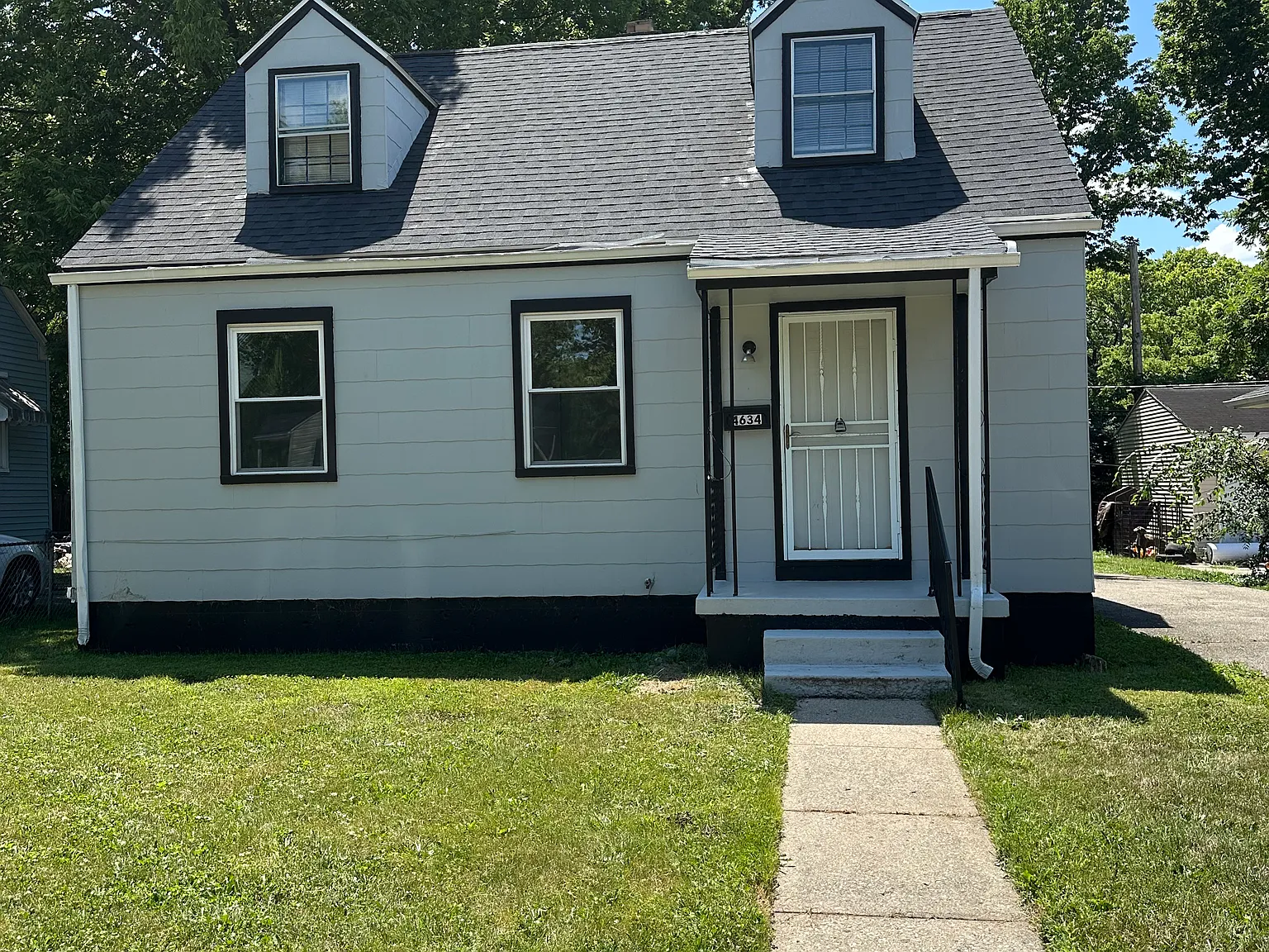 3 bed, 906 sqft, $1,200 — Photo 1