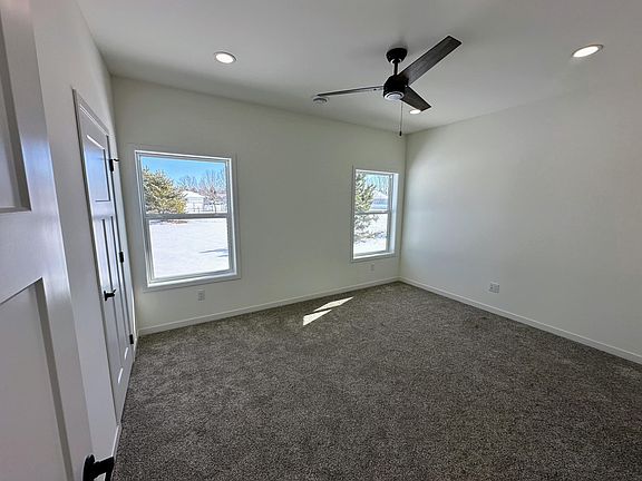 5th image of 916 7th Ave NW
