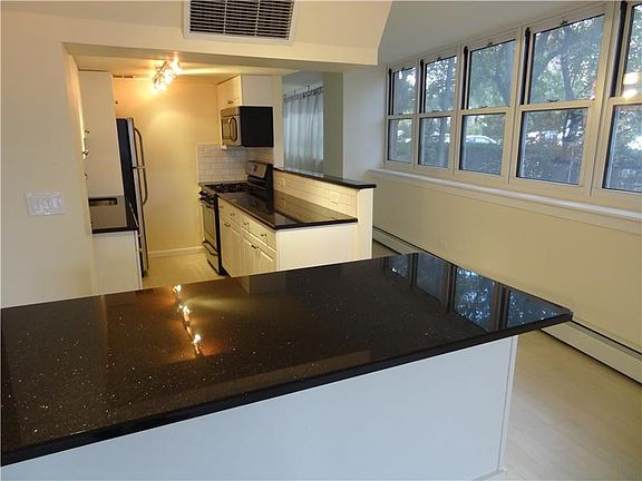 4th image of 80 Bay Street Lndg APT 1P