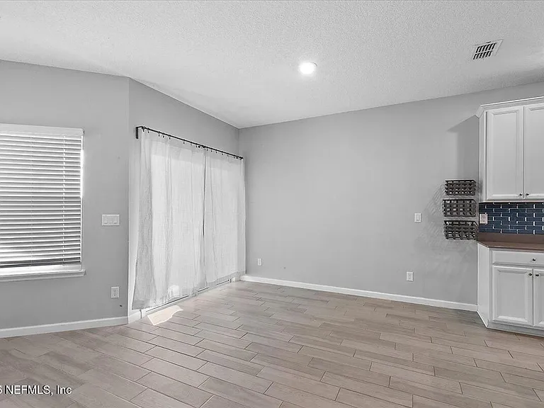 12658 Josslyn Ln — Photo 8