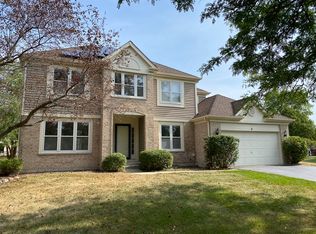 8 Rodeo Cir, Cary, IL 60013