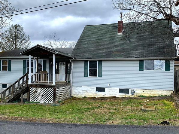104 Sanger St, Oak Hill, WV 25901