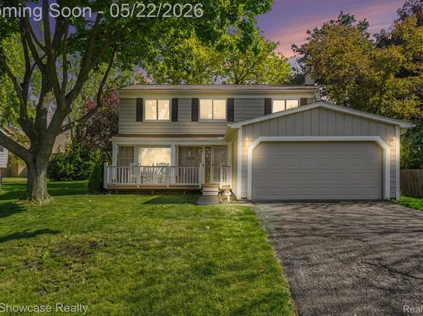 40652 Village Wood Rd, Novi, MI 48375
