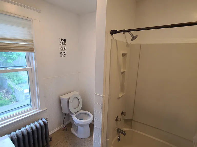 703 W Race St — Photo 15