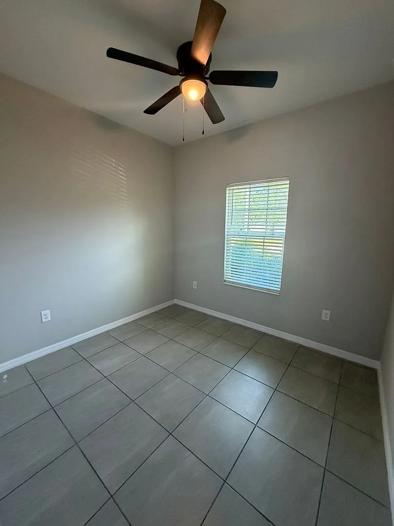 3 bed, 2.0 bath, 1255 sqft, $1,595 — Photo 3
