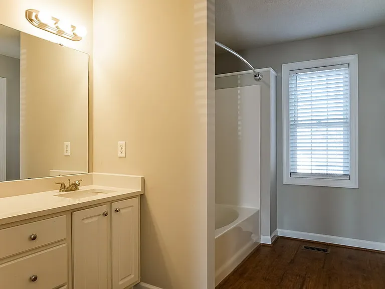 602 Coventry Dr — Photo 13