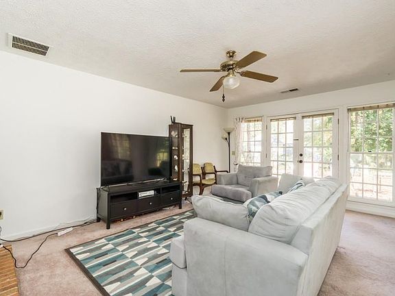 4th image of 2398 Southern Oak Dr SW
