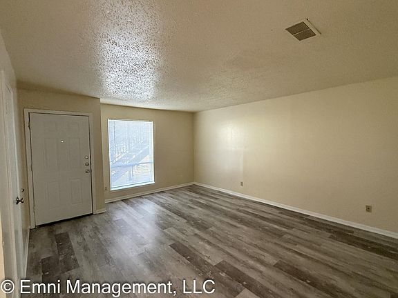 4th image of 205 Oak Trail Dr APT B