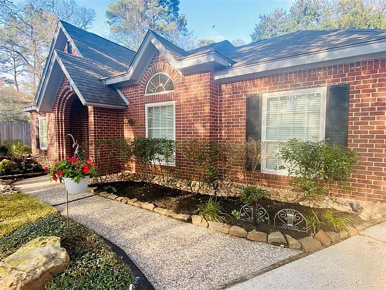 39 Silent Brook Pl — Photo 4
