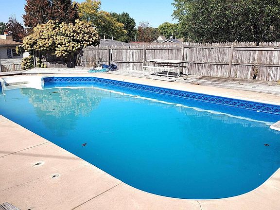 3rd image of 1309 Hilltop Dr