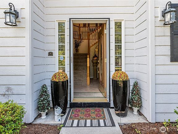 5th image of 215 W St James Place