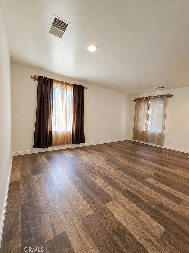 4 bed, 2379 sqft, $2,800 — Photo 2