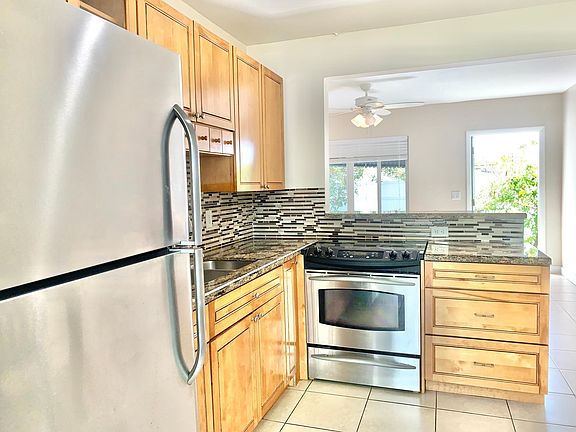 4th image of 237 NE 12th St #237