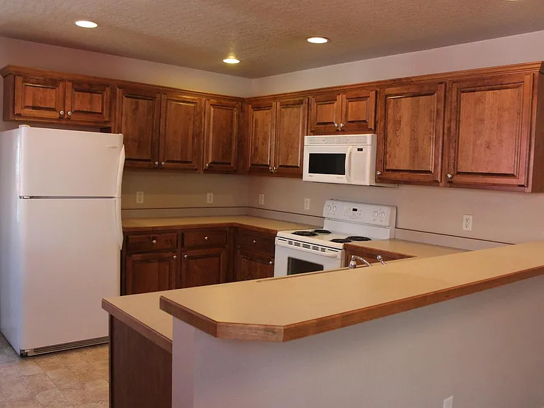 305 W South Ave — Photo 8