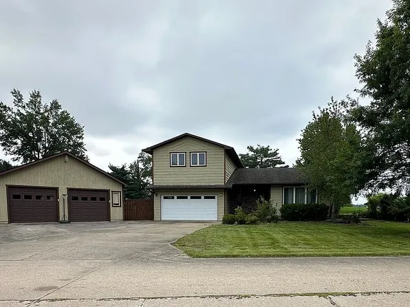 1001 Meadowlark Dr, Carterville, IL 62918