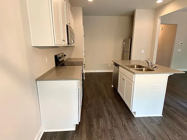 489 Andrew Dr — Photo 5