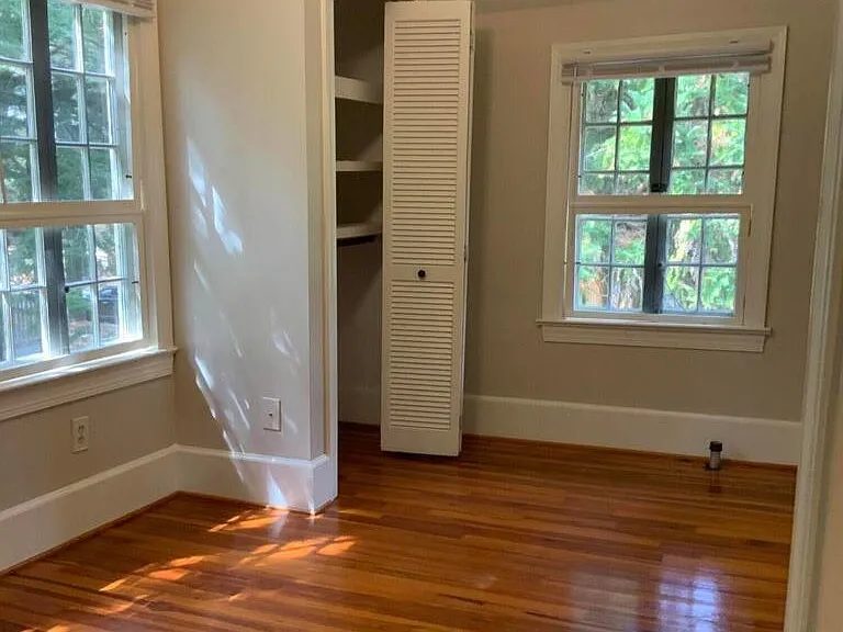 220 E Vermont Ave — Photo 2