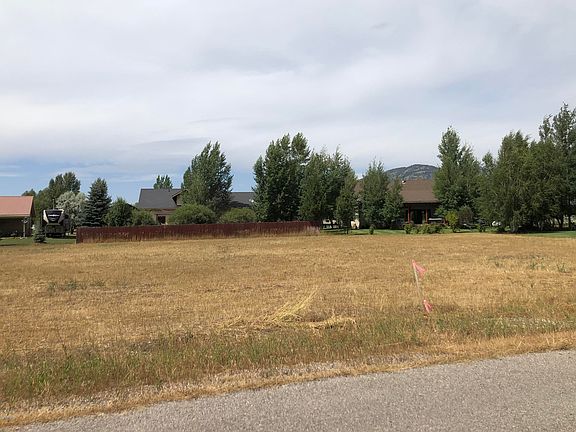 4th image of 452 Riverview Dr