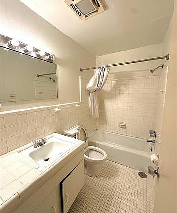 5th image of 1207 Jackson Ave #207